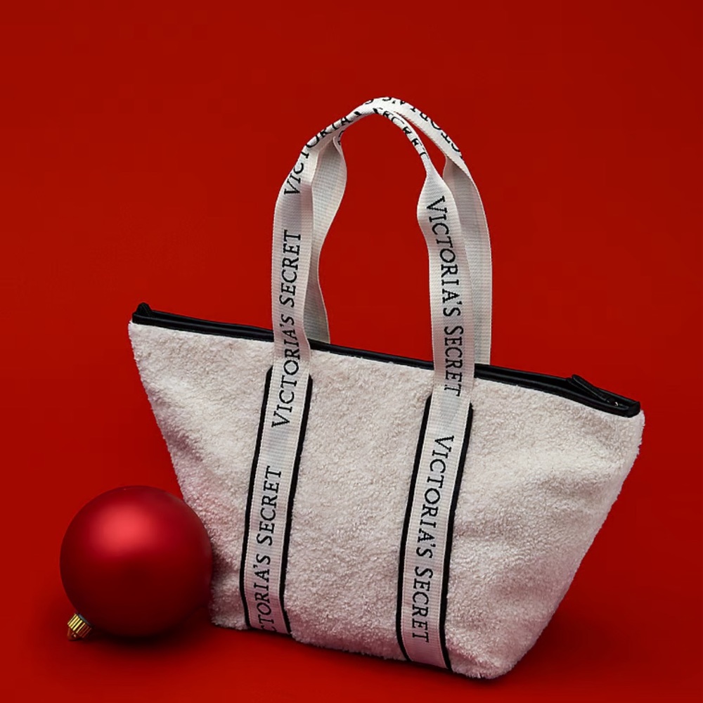 NIB VS COZY PLUSH TOTE